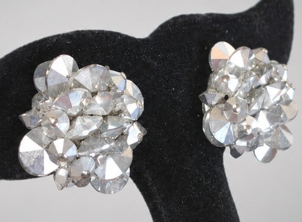 Vintage Cluster Clip-on Earrings 1” Reflective Shiny Silver-tone sc26